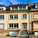 À LOUER - MAISON 5 CHAMBRES + BUREAU À LUXEMBOURG -LIMPERTSBERG

Bob Funck vous propose à la location cette spacieuse maison située rue Capus, L-1314 Luxembourg-Limpertsberg, dans une rue résidentielle calme, au cœur de l'un des quartiers les plus recherchés de la capitale.

Offrant une surface habitable d'environ 200 m² et une surface totale de plus de 250 m², cette maison répartie sur plusieurs niveaux bénéficie de beaux volumes et d'une configuration particulièrement adaptée à une famille.

La maison vient de bénéficier de plusieurs travaux de remise à neuf : elle a été entièrement repeinte, une nouvelle cuisine équipée a été installée et les salles de bains ont été partiellement rénovées.

Elle comprend 5 chambres à coucher, un grand bureau, un jardin, un balcon ainsi qu'un garage.

LA MAISON SE COMPOSE COMME SUIT :

Rez-de-chaussée :

Hall d'entrée 
Salon / salle à manger 
Nouvelle cuisine entièrement équipée avec accès direct au jardin 
WC séparé

Premier étage :

Hall de nuit 
3 chambres à coucher, dont une avec balcon 
Salle de bains avec WC, partiellement rénovée

Deuxième étage :

Hall de nuit 
2 chambres à coucher 
1 grand bureau 
Salle de douche avec WC, partiellement rénovée 
Accès au grenier

Sous-sol :

Caves avec accès direct au jardin 
Buanderie 
Local technique avec chaudière au gaz 
Garage

SURFACES

Surface habitable : ± 200 m² 
Surface totale : plus de 250 m²

SITUATION ET TRANSPORTS

La maison bénéficie d'une situation calme et résidentielle à Limpertsberg, tout en restant à proximité du centre-ville, des écoles, commerces, infrastructures sportives et de toutes les commodités du quartier.

Les transports en commun sont facilement accessibles, notamment depuis l'arrêt Lycée Michel Lucius, desservi par plusieurs lignes de bus :

Ligne 2 : Limpertsberg ? Centre-ville / Hamilius ? Gare ? Bonnevoie 
Ligne 8 : Limpertsberg ? Centre-ville ? Bertrange 
Ligne 30 : Limpertsberg ? Centre-ville ? Kirchberg

Cette situation permet de profiter du calme d'un quartier résidentiel tout en bénéficiant d'une excellente connexion avec le centre-ville et les principaux quartiers de Luxembourg.

DISPONIBILITÉ

La maison est disponible à partir du 15 septembre 2026.

CONDITIONS DE LOCATION

Loyer mensuel : 5.800 € 
Garantie locative : 2 mois de loyer 
Durée minimale du bail : 2 ans 
Clause peinture sur 3 ans 
Animaux non acceptés 
Colocation non acceptée 
Frais d'agence : 1/2 mois de loyer + 17 % TVA

CONTACT

Bob Funck se tient à votre disposition pour toute information complémentaire et pour organiser une visite.

Email : info@sigelux.lu

VISITES

Merci de nous indiquer vos disponibilités :

Date : ______ | Horaire : ___ à ___

IMPORTANT ? Merci de nous communiquer avant la visite :

Date de début de location souhaitée 
Durée de location souhaitée 
Nombre d'occupants 
Employeur et fonction 
Revenu net mensuel 
Type de contrat de travail

Les informations contenues dans cette annonce sont données à titre indicatif et sont susceptibles de modifications. Merci de vérifier leur exactitude auprès de notre agence avant toute décision.