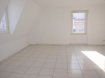 Appartement Location 1 chambre à Saint-Louis - 580 € c.c. F2 à louer à St Louis. Au centre-ville, sur la rue de Mulhouse, au 2e et dernier étage d'un petit immeuble de 4 logements, cet appartement de type F2 de 47,56m² comprend: un grand salon-séjour lumineux, une kitchenette avec balcon couvert donnant sur l'arrière cour, une chambre, une salle d'eau avec douche, un WC indépendant avec lave-mains. Chauffage collectif au gaz inclus dans les charges. Très bonne situation à deux pas du bus 604 vers Bâle, de la gare SNCF et de tous les commerces. Disponible de suite
