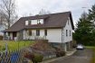 Maison Vente 5 chambres à Kaundorf - 870 000 € Maison unifamiliale à Kaundorf, village et rue très calme.(Commune du Lac de la Haute-Sûre)Situation idéale:25 minutes d'Ettelbruck5 minutes de Pommerloch (centre commercial)Proche de WiltzAnnée de construction 1973Surface totale: +-300 m2Surface habitable: +- 180 m2Terrain de 16,50 aresCette propriété, libre de 4 côtés, se compose ainsi:* Sous-sol:Hall d'entrée, Vestiaire, Accès vers l'étage, Cave-Débarras, Grand garage (3 voitures), Espace Atelier - Réservoir mazout, Chaufferie*Rez-de-chaussée:Hall spacieux avec accès vers l'étage et la terrasse arrière ainsi que le jardin; Petit débarras, ancienne cuisine équipée avec passe-plats vers la salle à manger;Living-Salle à manger avec belle cheminée;WC séparé; Salle de bains (baignoire, lavabo, emplacement pour lave-linge);2 chambres à coucher dont 2 avec armoires murales* Étage:Hall de nuit (accès par trappe vers le grenier)Coin bureau;WC séparé;Salle de douche (lavabo, douche) 3 chambres à coucher mansardées, avec coin de rangement.Grand jardin aménagéTerrasse devant et à l'arrière avec une vue dégagéeSituation calme et ensoleillée *Aspects techniques:Construction avec des blocs iso PorotonChauffage au mazout, Chaufferie Olymp 1992Fenêtres en bois double vitrage 1973Dalles en bétonSols en pierre naturelle, carrelage et parquetCages d'escaliers en pierre naturelleToiture en brique béton, partiellement isoléeDES TRAVAUX DE RAFRAICHISSEMENT ET DE RÉNOVATION SONT A PRÉVOIRPasseport énergétique en cours.Pour de plus amples renseignements ou pour une visite, contactez nous: info@immowolz.lu / 352 95 82 59 -1Einfamilienhaus in Kaundorf, sehr ruhige Straße (Gemeinde Lac de la Haute-Sûre)Ideale Situation:25 Minuten von Ettelbrück entfernt5 Minuten von Pommerloch (Einkaufszentrum)In der Nähe von WiltzBaujahr 1973Gesamtfläche: + -300 m2Wohnfläche: + - 180 m2Grundstück: 16,50 ArDiese freistehende Immobilie setzt sich wie folgt zusammen:* Untergeschoss:Eingangsbereich,Garderobe,Zugang zum ersten Stock,Keller-Abstellraum,Große Garage (3 PKW),Werkstatt - Öltank,Heizraum*Erdgeschoss:Geräumiger Eingangsbereich mit Zugang zum Obergeschoss und zur hinteren Terrasse sowie zum Garten;Kleiner Abstellraum, alte Einbauküche mit Servierluke zum Esszimmer;Wohn-Esszimmer mit schönem Kamin;Separates WC;Badezimmer (Badewanne, Waschbecken, Platz für Waschmaschine);2 Schlafzimmer, darunter 2 mit Wandschränken* Obergeschoss:Flur (Zugang zum Dachboden durch Falltür)Büroeck;Separates WC;Bad mit Dusche (Waschbecken, Dusche);3 Schlafzimmer mit Dachschrägen, Abstellraum.Großer, angelegter GartenVordere und hintere Terrasse mit freier AussichtRuhige und sonnige Lage*Technische Aspekte:Konstruktion mit ISO-Poroton-BlöckenÖlheizung, Heizung Olymp von 1992Doppelverglaste Holzfenster von 1973BetondeckenNatursteinböden, Fliesen und ParkettNatursteintreppenTeilweise isoliertes BetonziegeldachRENOVIERUNGSARBEITEN SIND EINZUPLANENEnergiepass in Bearbeitung.Für weitere Informationen oder einen Besuch kontaktieren Sie uns: info@immowolz.lu / 352 95 82 59 -1