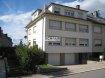 Appartement Location 2 chambres à Howald - 1 400 € L'agence immobilière Schaus vous propose à la location un charmant appartement, situé au dernier étage d'une résidence à 3 unités.L'appartement a une surface utile de +/- 70m2 et se compose comme suit:- hall d'entrée,- WC séparé, - cuisine très récente,- grand living (env. 25m2).- 2 chambres à coucher,- salle de bain.A ceci s'ajoute une cave privative, jardin commun et buanderie commune. L'appartement se situe dans un quartier très calme de Howald à 5 minutes de la ville.La situation géographique de l'immeuble permet un accès aisé et facile au Zoning de Howald avec ses petits et grands commerces, au Ban de Gasperich ainsui qu'aux grands axes routiers (BE, FR, DE).Les honoraires de négociation sont à la charge du locataire et s'élèvent à un mois de loyer augmenté de la TVA en vigueur.