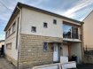 Maison Vente 3 chambres à Fameck - 290 000 € Maison F6 FAMECK. Agréable maison individuelle de 150m2 de type F6. Située sur la commune de Fameck, composée d'une entrée, d'un espace cuisine ouverte sur un séjour et un cellier avec un accès terrasse 3 belles chambres, une salle de bain carrelée avec baignoire, douche, double vasque et WC.Au RDC possibilité d'aménagement d'un studio (WC et douche existants).Grand garage (3 voitures) 3 garages à l'arrière de la maison viennent compléter le bien.Chauffage au gaz.Double vitrage et volets électriques. dont 3.57 % honoraires TTC à la charge de l'acquéreur.