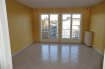 Appartement Vente 2 chambres à La Ferté-Bernard - 79 950 € APPARTEMENT TRAVERSANT EST-OUESTAVEC BALCONS. C IMMOBILIER vous propose, résidence LA VENISE, petite copropriété de 33 lots principaux avec faibles charges. Un seul immeuble sécurisé par portails automatiques et interphones. Appartement traversant au troisième et dernier étage sans ascenseur offrant une double orientation Est Ouest avec balcon coté séjour et coté cuisine. Entrée, cuisine, séjour, deux chambres, salle d'eau, wc. Cave, garage en box de trois voitures, possibilités de stationnement supplémentaires à l’intérieur de la résidence. Logement rénové, électricité, carrelages, salle d'eau, prévoir aménagement de cuisine. Ce bien est soumis au statut de copropriété. Nombre de lots de la copropriété : 94. Charges annuelles payées par le propriétaire : 1440 euros.*Honoraires charge vendeur