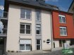 Appartement Vente 2 chambres à Helmsange - 550 000 € Tempocasa Mondorf-les-Bains vous propose à la vente un appartement à Helmsange (Walferdange) avec deux chambres à coucher.
L'appartement se compose d'un hall d'entrée, une cuisine équipée fermée, un salon donnant sur un balcon, une salle de bain avec WC, un WC séparé et 2 chambres à coucher.
Viennent s'ajouter à cet appartement une cave, un emplacement intérieur ainsi qu'un agréable jardin à l'arrière du bâtiment avec BBQ.
La fin de construction de la résidence a été concrétisée en 2007;
elle se compose de 8 appartements, 2 par palier et elle se situe proche de commerces, gare de train, écoles, crèches.
L'appartement est actuellement loué meublé, il peut donc convenir comme investissement mais il peut également être assez rapidement disponible.
Pour toute information complémentaire ainsi que pour une éventuelle visite veuillez contacter Mons. Belardi au +352 621367853
Ref agence :5939631
