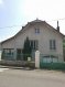 Maison Vente 3 chambres à La Chartre-sur-le-Loir - 97 200 € Maison de bourg. Maison de bourg sur sous-sol proche commerce. Elle se compose d'une salle à manger avec cheminée ouverte, une cuisine, 2 chambres. Une salle de bains, WC indépendant avec grand placard. A l’étage : Palier, 1 chambre avec point d'eau. Deux autres pièces. Buanderie, chaufferie, garage, WC. Terrasse et jardin. L'ensemble sur 745 m² environ.*Honoraires inclus charge acquéreur : 8.00% TTC (prix 90000.00 euros hors honoraires). N° portable : 0685994847, Activité exercée sous le statut d'agent commercial