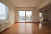 Studio Vente à Oberkorn - 280 000 € immohub, votre partenaire dans l’immobilier à Oberkorn, vous propose un Studio au 3ème étage, avec ascenseur, dans une résidence sise dans un quartier résidentiel calme et agréable, à proximité des écoles, supermarchés, etc.
Le tout se complète par un garage en bande à l’arrière de la résidence (inclus dans le prix) ainsi qu’une cave privative et une buanderie en commun.
Le studio se compose comme suit:
- Hall d’entrée
- Salle de douche ( WC, douche, lavabo simple, sèche serviette, ventilation)
- Grande pièce avec cuisine ouverte non équipée et accès à un spacieux balcon avec une vue dégagée.
Détails:
- Double vitrage
- Parquet
- Pas de vis-à-vis direct
