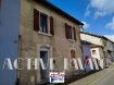 Appartement Moyeuvre Grande 2 pièce(s) 53.87 m2. À SAISIR !
Primo accédant ou investisseur...Appartement habitable de suite !

Devenez propriétaire(s) de cet appartement situé au 1er et dernier étage d'une petite copropriété  composée de 2 bâtiments. Chaque bâtiment dispose de 3 entrées desservant chacune 2 appartements.

Situé à 6 min de marche de la gare (TER Metz/Thionville), cet appartement entièrement rénové en 2020 vous offre confort et espace de vie très agréable.
Vous disposerez d'une cuisine dinatoire entièrement équipée d'environ 18m² donnant sur un séjour de plus de 15m², d'une chambre de 15m²  avec sa salle d'eau et d'un WC séparé.

En complément, vous bénéficierez à titre privatif d'une remise extérieure (vous permettant d'entreposer, vélo, moto, poussette...), d'une cave au sous-sol et d'un grenier dans les combles (au-dessus de l'appartement). 
Une buanderie vous est également attribuée en commun avec l'appartement du dessous.

La copropriété n'a actuellement pas de syndic et aucune charge commune, l'électricité des communs étant partagée par les 2 appartements.
Taxe Foncière 2025 : 572€
Chaudière gaz à condensation (environ 10 ans)


Diagnostic de performance énergétique :
DPE réalisé le 09/06/2026 : logement classé E (307kWh/m²/an) et E pour les émissions de gaz à effet de serre (64kg CO2/m²/an).
Montant estimé des dépenses annuelles d'énergie pour un usage standard : entre 1500 € et 2090€ par an. Prix moyens des énergies indexés sur les années 2021, 2022 et 2023 (abonnements compris).

Les informations sur les risques auxquels ce bien est exposé sont disponibles sur le site Géorisques : www.georisques.gouv.fr

À visiter sans tarder !

Frais d'agence inclus, à la charge du vendeur.
Copropriété de 30 lots dont 12 lots d'habitation.

Véronique GONZALEZ
06 18 01 45 97
Copropriété de 30 lots - dont 12 lots habitation. (Pas de procédure en cours).