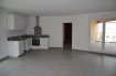 Maison mitoyenne Location 3 chambres à Volmerange-les-Mines - 1 070 € c.c. Maison récente de 105M2 sur deux niveaux:
RDC: un hall d'entrée, un garage, une buanderie, une chambre, une salle d'eau avec douche et WC
à l'étage: un dégagement, un grande pièce de vie avec cuisine équipée donnat sur la terrasse, deux chambres, une belle salle d'eau , un WC séparé
Belles prestations , idéalement placée à 3mn de la gare de Volmerange