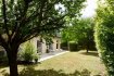 Maison mitoyenne Vente 5 chambres à Niederanven - 1 630 000 € Belle maison de construction traditionnelle (1991) à vendre dans un beau quartier résidentiel de Niederanven, possédant un beau jardin (8,98 ares) avec un ensoleillement généreux.Les 210 m2 habitable sont distribués de façon suivante:Rez-de-chaussée: Grand hall éclairé naturellement avec vestiaire, WC séparé, grand living/salle à manger avec feu ouvert (50 m2) donnant sur le jardin par des portes fenêtres, parquet massif au sol, cuisine individuelle et entièrement équipée donnant également sur la terrasse du jardin. Bureau de 14 m2 côté rue.1er étage: Escalier en marbre rose du Portugal, 4 chambres à coucher dont une suite parentale avec salle de bain, une petite chambre avec salle de bain, une troisième salle de douche individuelle, petite pièce supplémentaire de 10 m2 pour bureau ou autre, grand placard intégré dans le hall de nuit, escalier escamotable vers le grenier.sous-sol:Garage pour 2 voitures (45 m2), chaufferie avec chaudière au fuel, arrivée du gaz présente dans le sous-sol, cave à vin, grande buanderie, plusieurs caves.Un grand jardin avec des arbres fruitiers, un confortable abri de jardin ainsi qu'une belle terrasse de 60 m2 agrémentent l'espace extérieur. Concernant l'aménagement intérieur de la maison, il y a une climatisation dans les chambres à coucher, triple vitrage partout avec des fenêtres en verre feuilleté et volets électriques au Rez-de-chaussée, alarme, porte d'entrée blindée.Disponibilité à convenirRef agence :103361