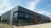 Local commercial Location à Mulhouse - 3 150 € c.c. MULHOUSE Parc des Colines en ZONE FRANCHE, programme NEUF répondant aux exigeances énergétiques THPE. Accès direct voies rapides & toutes commodités, SITUATION EXCEPTIONNELLE.
Local professionnel de 350m² comprenant :
Bureaux climatisées de 130m²
Hall d'activité de 220m²
Accès camion (porte sectionnelle haute) chauffés par TUBE RADIANT Les bureaux bénéticient d'une climatisation réversible par système de pompe à chaleur & les fenêtres sont en ALU + STORES EXTERIEURS orientables pour un maximum de CONFORT / Photos non contractuelles /Parkings extérieurs