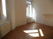 Appartement Location 2 chambres à Lunéville - 559 € c.c. Au centre ville, à 5 minutes de la gare
Maison en duplex en fond de cour comprenant : une cuisine aménagée, un salon, une cave, un WC, deux chambres, une salle de douche refaite à neuf