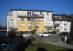 Appartement Location 1 chambre à Esch-sur-Alzette - 1 100 € Bel appartement situé au troisième étage (avec ascenseur) d'une résidence récente, très lumineux et bien agencé, se compose d'un grand hall d'entrée, d'une chambre à coucher, d'une cuisine équipée séparée, d'une salle de bain et d'un salon avec accès sur un grand balcon.
Comprend également une cave privative et un garage fermé.
Se trouve en dehors du centre ville mais à proximité de nombreuses commodités, tels que petits commerces, écoles, transports en publique, ainsi que des bons accès autoroutiers.
Caution: 2200€ (2 mois de loyer).
Frais d'agence: 1 mois tva
Ref agence :EACVB244_3_L