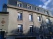 Appartement Location 3 chambres à Nancy - 1 130 € c.c. NANCY, proche HOPITAL CENTRAL et Ecole Sciences Po, Beau F 5. NANCY, proche Avenue de Strasbourg, dans immeuble privatif, Appartement F 5 (107 m2) composé d'un vaste salon-salle à manger, trois belles chambres, possibilité de faire une quatrième chambre, cuisine séparée équipée, salle de bains avec baignoire, double-lavabo, WC , un cabinet de toilette avec douche, un WC séparé avec lave-mains, chauffage individuel au gaz, appartement entièrement rénové, sanitaires, cuisine et chauffage neufs, accès à jardin collectif IDEAL pour une COLOCATION ,
Loyer :1 050 euros plus 80 euros de charges, Agence KLAA 8 rue Girardet NANCY 03 83 97 01 78 ou 06 80 44 77 95