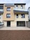 Découvrez ce superbe appartement duplex en rez-de-chaussée et 1er étage, situé dans une résidence de nouvelle construction presque achevée, offrant le parfait équilibre entre confort moderne, tranquillité et personnalisation.

La livraison est prévue dans environ deux mois, ce qui représente une opportunité idéale : vous bénéficiez d’un bien neuf sans les longs délais d’attente d’une construction complète, tout en ayant encore la possibilité de choisir les revêtements de sol ainsi que les installations sanitaires selon vos goûts et votre style.

L’appartement se compose de :

* 2 chambres à coucher
* Un bel espace de vie lumineux
* Une grande terrasse d’environ 30 m²
* Un jardin privatif d’environ 64 m²
* Un emplacement de parking intérieur

La résidence, à taille humaine, comprend seulement 9 appartements répartis sur 3 entrées distinctes, garantissant davantage de calme, d’intimité et une ambiance résidentielle agréable.

Construite selon des standards récents et performants, elle bénéficie d’une classe énergétique BB, assurant confort de vie et efficacité énergétique au quotidien.

Un bien idéal pour les personnes souhaitant profiter des avantages d’une construction neuve, presque prête à habiter, avec encore la possibilité d’y apporter leur touche personnelle avant la remise des clés.

 ---------- 
Welcome to this bright and modern duplex apartment for sale in the sought-after area of Hesperange, Luxembourg. Spanning 89.81 m², this stylish home offers two spacious bedrooms and five well-designed rooms, providing plenty of space for comfortable living. The open-plan living area enjoys excellent natural light thanks to triple glazed windows and secure electric shutters.

The property features state-of-the-art amenities, including double flow ventilation, a fire alarm system, PVC windows, optical fiber internet, videophone, and high-performance solar panels. The building includes a lift for easy access and a convenient common laundry area catering to your everyday needs. Quality finishes and modern comforts are assured throughout.

This energy-efficient duplex delivers contemporary living in a peaceful setting, close to local amenities and public transport. Enjoy views of the lush communal garden from your private terrace – perfect for relaxing or entertaining guests. Don't miss the opportunity to make this exceptional home your new address in Hesperange.