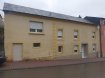 Maison Vente 3 chambres à Bissen - 685 000 € MAISON accolée d'un côté, avec Hall, Salon, Salle à manger, Cuisine, W.C. séparé, Débarras, Cave, Chaufferie (Mazout), Palier, 3 chambres à coucher, Salle de bains, Grenier, Terrasse, Jardin, Parkings devant la maison.