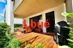 Appartement Location 1 chambre à Schifflange - 1 350 € ***Loué***
immohub, votre partenaire dans l’immobilier à Schifflange „Cité Op Hudelen“ vous propose à la location, un appartement meublé au RDC d’une résidence construite en 2017.
L’appartement de 55 m2 se compose comme suit:
-Hall d’entrée avec placard 3,20 m2
-Double séjour avec cuisine équipée ouverte 30 m2
-Chambre à coucher 12,20 m2 avec accès direct salle de douche 6,20 m2
-Terrasse exposition plein sud 22 m2
Le bien se complète par un emplacement intérieur ainsi qu’une cave privative.
Détails:
Résidence Ylang A
32 Unités
3 étages
Double vitrage / Volets électriques
Système domotique
VMC double flux
Chauffage au gaz
Charges 150 € (Eau chaude/froide; Chauffage; électricité partie communes; nettoyage et entretien parties communes; maintenance ascenseur)
CPE: B/B
Meublé:
-Canapé / Meuble TV / Table basse / Tapis
-Lit sans matelas (160x200)
-2 tables de nuit
-1 armoire
-1 tableau
-Luminaire compris dans tout l’appartement
-Table à manger + chaises
-Machine à laver
Important :
Pas d’animaux
Appartement non-fumeur