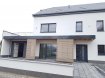 Appartement Location 2 chambres à Niederwampach - 1 450 € Appartement de 93 m2 au rez-de-chaussée
Loyer : 1450 ' toutes charges comprises ( sauf téléphonie)
hall d'entrée, 2 chambres à coucher (17 m2), salle de douche
(WC, meuble lavabo, douche italienne)
livingûsalle à manger, cuisine équipée ouverte, sortie vers les terrasses avant et arrière
débarras-buanderie,
garage
3 emplacements extérieurs
Loyer: 1450 ' toutes charges comprises (sauf téléphonie)
Caution: 1450 '
Agence: 1696,50 '
Libre de suite
------------------------------------------------------------------------------------------------------
Erdgesschosswohnung von 93 m2
Miete : 1450 ' Nebenkosten inbegriffen ( ausser Telephon)
Flur, 2 Schlafzimmer (17m2), Badezimmer mit bodengleicher Dusche, WC, Waschbeckenmöbel)
grosses Wohn-Esszimmer mit offener Einbauküche, Zugang zu den Terrassen
Abstellraum-Waschküche
Garage
3 Aussenparkplätze
Miete: 1450 '
Kaution: 1450 '
Agenturkosten: 1696,50 '
sofort verfügbar
Ref agence :6626