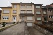 Maison mitoyenne Vente 6 chambres à Esch-sur-Alzette - 645 830 € ***SOUS COMPROMIS***
immohub, votre partenaire dans l’immobilier à Esch-sur-Alzette, vous propose cette charmante maison mitoyenne datant de 1957 sur un terrain de 2,35 ares. Les 173,32 m2 de surface habitable se composent comme suit :
R-1:
-Hall 10,12 m2
-Local technique 3,40 m2
-Réserve 19,57 m2 (hauteur sous plafond très basse)
-Garage pour une voiture avec porte motorisée 22,53 m2 + 2 emplacements extérieurs
-Buanderie + accès jardin 7,58 m2
-Stockage 12,65 m2
-Jardin +/- 70 m2
RDC:
-Hall d’entrée 13,70 m2
-WC séparé 1,17 m2
-Double séjour 35,72 m2
-Cuisine indépendante équipée de 8,65 m2 avec accès balcon de 10,50 m2
-Hauteur sous plafond 2,70 m
R+1:
-Hall de nuit 9,17 m2
-Chambre I 8,83 m2
-Chambre II 17,75 m2
-Chambre III 16,43
-Salle de bain 4,86 m2
R+2:
-Hall de nuit 9,17 m2
-Chambre IV 8,83 m2
-Chambre V 17,75 m2
-Chambre VI 16,43 m2
-Salle de bain 4,86 m2
R+3:
-Grenier aménageable non isolé facilement accessible par un escalier en béton 30 m2
Détails:
-Double vitrage 1990
-Chassis en PVC
-Chauffage au gaz( (Buderus 1990)
-Dalles en béton
-Rue Léon Metz