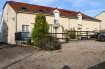 Maison Vente 3 chambres à Pagny-lès-Goin - 198 500 € Maison Pagny Les Goin 5 pièce(s) 140 m2. Maison de 2007 mitoyenne d'un coté et par l'arrière.
Jardin et terrasse sur l'avant.
Au rez-de-chaussée, entrée, cuisine équipée avec accès terrasse, coin repas et salon. Buanderie, chaufferie, placards , salle d'eau avec wc.
A l'étage, 3 chambres, salle d'eau avec wc.
Combles, une grande pièce aménagée avec velux.
3 places de parking sur l'avant et 1 garage .
Chauffage gaz.
Proche aéroport Louvigny. A31, voie rapide D955, CHR de Mercy