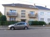 Appartement Location 3 chambres Montigny-lès-Metz - 800 € c.c. Rue de l'Entente, à proximité de la Piscine de Montigny, au 2ème et dernier étage, appartement 5 pièces, mansardé, de 92m² comprenant un coin-cuisine meublé ouvert sur la pièce à vivre, 3 chambres, une salle de bains, WC. Buanderie et cellier. Cave, Garage fermé. Chauffage électrique. Disponible de suite.
