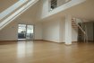 Duplex Vente 3 chambres à Luxembourg-Cents - 1 650 000 € Beau duplex/penthouse de 253 m2 situé au 3ième et 4ième étage d’une résidence construite en 1990 sise dans le quartier de Luxembourg-Cents.
Le duplex dispose de :
Etage 3 : Grand hall d’entrée, cuisine équipée avec accès au balcon (Sud), grand living/salle à manger lumineux avec accès au 2 terrasses (orientées Nord et Sud), 2 chambres à coucher, 1 salle de douche + WC, 1WC séparé, armoire encastrée et débarras/buanderie.
Etage 4 : Grande mezzanine (idéal comme bureau), 1 chambre à coucher avec accès à la belle salle de bains avec douche et WC ainsi qu’accès direct au dressing.
Objet rare.
A voir absolument.
On dispose également d’une cave et de 2 emplacements intérieurs.