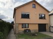 Maison mitoyenne Vente 4 chambres à Ingeldorf - 645 000 € Ingeldorf: Charmante petite maison de +- 180 m² comprenant:
REZ DE CHAUSSEE : hall d'entrée, une cuisine équipée, une salle de bains ,une chambre à coucher,la chaufferie et le garage.
PREMIER ETAGE: un living avec feu ouvert et accès à la terrasse et au jardin, une salle à manger , une cuisine équipée, une salle de douche et deux chambres à coucher. GRENIER: une chambre à coucher et un bureau et salle de jeux.
Ref agence :882954