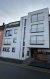 Appartement Vente 2 chambres à Niederkorn - 600 000 € LUXPROIMMO vous propose ce magnifique appartement entièrement meublé et idéalement situé à Niederkorn.
Au rez-de-chaussée (surélevé) d'un immeuble de 9 unités et agencé comme suit:
Hall d’accueil, wc séparé, spacieuse cuisine équipée et lumineuse pièce à vivre avec accès aux balcons et au jardin privatif de 182m² orienté plein sud.
Espace nuit comprenant 2 chambres à coucher de 15,24m² et 13,39m² et salle de bains avec douche et baignoire.
Au sous-sol:
Cave privée, buanderie commune et 2 emplacements de parking.
Equipements:
- Système d'alarme avec détecteurs de mouvements et intrusion aux fenêtres et portes fenêtres;
- Interphone avec caméra;
- Partiellement volets électriques;
- Fenêtres et portes fenêtres triple vitrage en pvc.