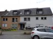 Appartement Vente 1 chambre à Colpach-Bas - 325 000 € Agréable appartement à vendre dans le village de Colpach-Bas situé au 1er étage d'une résidence.
- hall d'entrée avec coin vestiaire
- séjour / salle à manger avec coin cuisine équipée, sortie sur balcon
- salle de bain
- 1 chambre à coucher
- cave
- 1 emplacement extérieur
- buanderie commune.