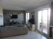 Appartement Location 2 chambres à Breistroff-la-Grande - 825 € c.c. (proche Mondorff, Frisange, Lux) Appartement F4 au 2ème étage dans copropriété de 5 appartements de 2009 avec environ 87 m² habitables, balcon et 1 place de parking privé:
Entrée avec grand placard intégrée, espace ouvert d'environ 40 m² salon séjour et coin cuisine équipée (plaque, four, hotte, lave V, frigo, congel) accès balcon, 2 chambres d'environ 13 et 12 m², SdB équipée, grand WC séparé avec lave mains. Chauffage au sol (thermostat dans chaque pièce). DV PVC, Volets roulants