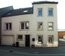 Maison jumelée Vente 5 chambres à Bissen - 495 000 € Mario Zannier de RE/MAX Forum, vous présente cette maison jumelée à Bissen. (Classe énergétique F-G)Construite en 1965 sur un terrain de 1.65 ares, elle a bénéficie au fil des années de plusieurs travaux de rénovation, tel que l'isolation de la toiture et de la façade, fenêtres PVC récentes double vitrage, électricité refaite en 2015, nouveaux radiateurs,chaudière Wolf de 2004, velux de 2015.Quelques travaux de rafraîchissements à prévoir.La maison ce compose de:RDC:-Hall d'entrée-Cuisine avec salle à manger-Salle de douche-Débarras-Grande buanderie-Garage 1 voiture +- 23 m2-Emplacement 1 voiture1. et 2. Étage:-Salon-Salle de bain-5 chambres-1 bureau-Débarras-Petite terrasse de +- 12 m2-Grenier de +- 30 m2Ref agence :2234645