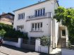 Maison mitoyenne Location 3 chambres à Thionville - 1 400 € c.c. A LOUER MAISON A THIONVILLE !
Quartier calme, proche écoles et axes autoroutiers , à 10mn du centre ville.
Vous découvrirez une belle entrée distribuantun un vaste salon-séjour de 36m2, une cuisine entièrement équipée (four, plaque de cuisson, lave-vaisselle, réfrigérateur..) donnant accès à une des terrasses et le jardin, une salle à manger et un wc séparé.
Au 1er étage : 3 grandes chambres dont une avec balcon, une salle de bains et un wc.
Un grenier aménagé une chambre avec placards.
Une grande cave avec buanderie et un garage complètent ce bien.