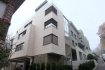 Appartement Location 3 chambres à Luxembourg-Limpertsberg - 2 950 € LUXEMBOURG-LIMPERTSBERG, Ancienne Côte d'Eich, splendide appartement neuf de 109 m2 au deuxième étage avec ascenseur direct à l'appartement, très lumineux, avec finitions de haut standing. Il est composé comme suit: hall de distribution, WC séparé, beau living avec accès terrasse, cuisine équipée ouverte sur living, trois chambres à coucher dont deux avec placards, une salle de bains avec douche, baignoire, WC, une cave, buanderie commune, un emplacement de parking,
chauffage au sol, volets électriques, première occupation
Libre de suite
Contact et visites : Mme Nassim TOLOUI téléphone : 691 120 478