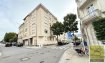 Studio Vente à Luxembourg-Centre ville - 380 000 € Situé en plein centre-ville de Luxembourg, dans le quartier dynamique de la Gare, ce studio de 38 m² en rez-de-chaussée offre un cadre de vie pratique et confortable, à proximité immédiate des commerces, transports (gare, tram, bus), restaurants et services.
Description du bien :
? Surface habitable : 38 m²
? Cuisine séparée et équipée
? Séjour lumineu
? Cave privative en sous-sol
Ce bien est idéal pour :
? Un investissement locatif
? Un pied-à-terre en centre-ville
? Une première acquisition
Le quartier de la Gare bénéficie d'un excellent réseau de transports en commun (tram, bus, train), et d'une vie de quartier animée avec toutes les commodités à quelques pas.
Pour tout complément d'information, n'hésitez pas à nous contacter par téléphone au 28 77 88 22.
Nous sommes également disponibles pour organiser les visites le samedi !
Nous sommes, en permanence, à la recherche de nouveaux biens à vendre (des appartements, des maisons et des terrains à bâtir) pour nos clients acquéreurs.
N'hésitez pas à nous contacter si vous souhaitez vendre ou échanger votre bien, nous vous ferons une estimation gratuitement.