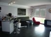 Appartement Vente 2 chambres à Bertrange - 178 500 € BERTRANGE, SPLENDIDE APPARTEMENT DE TYPE F3 AU 1er ETAGE D'UNE RESIDENCE (2007) TRES BIEN SITUEE AU CALME DANS QUARTIER RESIDENTIEL, comprenant 1 HALL D'ENTREE CARRELE AVEC PLACARD, 1 CUISINE EQUIPEE OUVERTE SUR SEJOUR ,1CELLIER ATTENANT A LA CUISINE, 1 SEJOUR CARRELE DONNANT ACCES A TERRASSE, 2 CHAMBRES CARRELEES DONT 1 AVEC PLACARD, 1 SALLE DE BAIN EQUIPEE AVEC MEUBLE VASQUE ET DOUCHE A L'ITALIENNE, 1 WC SUSPENDU, 1 PLACE DE PARKING ET 1 BOX EN SOUS-SOL. CHAUFFAGE GAZ IND. C 117 D 27Ref agence :6329