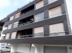 Appartement Vente 2 chambres à Esch-sur-Alzette - 365 000 € EXCLUSIVITÉ LUXPROIMMO
Bel appartement avec terrasse idéalement situé à Esch/Lallange, au rez-de-chaussée d'une Résidence bien entretenue.
Composé de 2 chambres à coucher, cuisine équipée, bureau, salle de bains avec baignoire, salle de douche, wc séparé et spacieux living avec accès à la terrasse de 9,40m².
Au sous-sol: Cave privée, buanderie commune et garage fermé individuel pur 1 voiture.