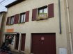 Maison Vente 2 chambres à Pont-à-Mousson - 149 000 € Hyper centre. Maison de ville comprenant un local commercial loué 3.600 EUR/an et un appartement en duplex libre de 95 m2 habitables.
Le logement est composé d'une cuisine équipée ouverte sur pièce de vie en accès balcon, une grande mezzanine, 2 chambres, salle de bains et salle d'eau, wc.
Garage et cour. A découvrir rapidement