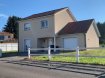 A COSNES-ET-ROMAIN (54400) A LOUER TRES BELLE MAISON INDIVIDUELLE D'UNE SUPERFICIE HABITABLE D'ENVIRON 130M² SUR UN TERRAIN DE 7 ARES.

MAISON DISPONIBLE A PARTIR DU 13 FEVRIER 2026.

LOYER 1680€.
PAS DE CHARGES MENSUELLES.
DEPOT DE GARANTIE 1680€.
FRAIS D'AGENCE 1680€.

CONSISTANCE:

Au rez-de-chaussée:
Une entrée dégagement avec un vestiaire, un cabinet de toilette avec un lave mains, une cuisine équipée ouverte sur le salon salle à manger avec accès sur une terrasse de 40m² et le jardin.
Un garage attenant avec un espace buanderie et chaufferie et un grenier en mezzanine pour rangements.

A L'étage:
Un dégagement, 2 chambres, une salle de douche, un 2ème cabinet de toilette, un bureau ou dressing.

Exterieur deux places de parking privatives et parking communal devant la maison.

Chauffage au Gaz.
Double vitrage PVC.
Volets électriques.
Tout à l'égout.

 TRES BELLE MAISON DANS UN PETIT LOTISSEMENT DE 8 MAISONS.