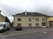 Bureau Location à Consdorf - 1 700 € Immeuble de bureaux d'une surface totale de +/- 200 m2 avec plusieurs bureaux sur 2 étages comme suit:
rdch.: hall d'entrée, WC séparé, cuisine équipée et 2 bureaux de 20.50 m2 resp. 34 m2
1er étage: hall, 4 bureaux (21 / 20 / 15 et 14.50 m2) et salle de bains avec douche et WC et 2 lavabos
Des emplacements sont disponibles devant l'immeuble.
L'immeuble s'apprête idéalement pour bureaux ou professions indépendantes telles que cabinets de kinésithérapie, cabinets médicales etc.
Libre de suite.
Ref agence :1172