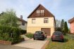 Maison individuelle Vente 4 chambres à Bascharage - 670 000 € L'agence ImmoAssur vous propose en exclusivité une maison individuelle sise sur un terrain de 9,78 ares.
La maison se compose comme suit :
Rez-de-chaussée:
- Hall d'entrée
- Salon / salle-à-manger lumineux +/-31m2 sortie sur terrasse arrière exposé plein sud, belle vue dégagée sur les champs.
- Cuisine équipée séparé ( possibilité d' ouvrir sur le living)
- Deux chambres à coucher
- Salle de bain
- Wc séparé
A l'étage
- Deux chambres à coucher donc une avec sortie sur bacon, pièces avec belles hauteurs sous plafond avec poutres apparentes.
Sous toute la surface de la maison grand garage pour deux voitures, buanderie, chaufferie (chaudière au gaz ), cave, sortie jardin.
La maison dispose également de plusieurs parking extérieur.
- Travaux de rénovation à prévoir
- Possibilité d'agrandissement sur l'arrière
- Se trouve près de l'accès autoroute.
Les surfaces et les superficies sont indicatives.
Nous sommes aussi disponibles pour les visites le samedi.
Selon la disponibilité des propriétaires.
Nous recherchons en permanence pour la vente et pour la location,
des appartements, maisons, terrains à bâtir etc pour notre clientèle déjà existante.
Achat éventuel par notre société.
N‘hésitez pas à nous contacter si vous avez un bien pour la vente ou la location.
Estimations gratuites.
Pour l‘obtention de votre crédit, notre relation avec nos partenaires financiers (banques luxembourgeoise) vous permettront d‘avoir les meilleurs conditions, inclus dans nos services gratuits.
Ref agence :881403