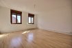 Appartement Location 1 chambre à Saint-Privat-la-Montagne - 570 € c.c. Spacieux et agréable appartement type F2, calme et lumineux, composé d’une cuisine équipée séparée, d’un salon séjour aux volumes agréables, et d’une belle chambre.
Salle de bains, WC séparé, jardin et grande dépendance idéale pour stationner vélo, moto, matériel de jardin …
Si vous privilégiez un environnement au calme, cet appartement situé dans une rue à sens unique et hors axe passant correspond à vos attentes.
Le plus, un sympathique espace de nature qu’offre le jardin arboré et ombragé du style jardin de curé, et dont vous pourrez profiter exclusivement.
Saint Privat la Montagne est un village lorrain agréable offrant toutes les commodités, bénéficiant des transports en communs TCRM - ligne 106, situé à 20 mn de Metz, 20 mn de Thionville et 20 mn de Briey, limitrophe avec Sainte Marie Aux Chênes et Amanvillers. Les grands axes A4et A31 sont accessibles en quelques minutes.
Immeuble calme de 3 appartements, 1 par niveau, cet appartement est situé au second , bénéficiant d’un bel ensoleillement.
Loyer 500€, charges 70€ chauffage compris.
Frais agence : 496€ dont 186€ pour l'état des lieux
Capt'immo
Renseignements et visites au 0608007886