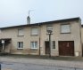 Maison Vente 3 chambres à Ay-sur-Moselle - 178 000 € Au cœur du village d'Ay sur Moselle, au calme, aux abords de toutes commodités (écoles, axes auto routiers et commerces….) se situe une maison mitoyenne des deux côtés composée d'une cuisine, d'un salon, de 3 chambres , possibilité 4, un grand garage et un grenier aménageable en terrasse. Travaux à prévoir.