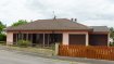 Maison Vente 2 chambres à Yutz - 239 000 € Pavillon individuel - 4 pièces - 99m2. Dans un quartier résidentiel, profitez d'un cadre de vie confortable et au calme avec ce plain pied d'environ 100 m2, de construction traditionnelle.Sur un terrain clos et arboré de 4.61 ares, ce pavillon individuel de 1979, vous propose de beaux espaces avec son hall d'entrée de plus de 11m2, sa cuisine indépendante et son séjour-salle à manger de près de 35m2.Vous serez également séduits par les volumes de ses 2 belles chambres.Attenants à la cuisine, une chaufferie/buanderie ainsi qu'un 1er garage avec porte motorisée. Un second garage vient compléter ce bien.Mode de chauffage : gaz (chaudière récente)DV récent sur fenêtres PVC, DV - chassis bois sur porte-fenêtresFrais d'agence inclus à la charge du vendeur.Véronique GONZALEZ06 18 01 45 97