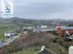 Appartement Vente 2 chambres à Niederanven - 859 000 € Nous vous proposons en exclusivité ce bel appartement de 98m2 utiles avec balcons (82 m2 habitables) de 2 chambres, situé dans la commune de Niederanven. Ce bien vous séduira par sa situation tranquille dans un quartier privilégié de Rameldange avec vue imprenable. Il est composé d'un hall avec placard encastré, d'une pièce de vie généreuse et lumineuse donnant accès au balcon exposé sud et d'une cuisine équipée avec débarras. Un WC séparé complète l'espace de vie. La partie nuit est divisée en 2 chambres dont une avec accès sur un deuxième balcon et salle de douche.Un emplacement de parking intérieur et une cave complètent ce bien.L'appartement est en ce moment sous un contrat de bail (intéressant au cas où pour Investisseur).Si vous désirez de plus amples renseignements contactez-nous.Tél.: 28 11 22 -1 info@homesell.lu HOMESELL Immo votre guide de l'immobilier.