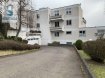 Appartement Vente 4 chambres à Niederanven - 899 000 € Nous vous proposons en exclusivité ce bel appartement de 98m2 utiles avec balcons (82 m2 habitables) de 2 chambres, situé dans la commune de Niederanven. Ce bien vous séduira par sa situation tranquille dans un quartier privilégié de Rameldange avec vue imprenable. Il est composé d'un hall avec placard encastré, d'une pièce de vie généreuse et lumineuse donnant accès au balcon exposé sud et d'une cuisine équipée avec débarras. Un WC séparé complète l'espace de vie. La partie nuit est divisée en 2 chambres dont une avec accès sur un deuxième balcon et salle de douche.Un emplacement de parking intérieur et une cave complètent ce bien.L'appartement est en ce moment sous un contrat de bail (intéressant au cas où pour Investisseur).Si vous désirez de plus amples renseignements contactez-nous.Tél.: 28 11 22 -1 info@homesell.lu HOMESELL Immo votre guide de l'immobilier.