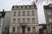 Appartement Vente 3 chambres à Strasbourg - 223 000 € Neudorf SCHLUTHFELDNous vous proposons un appartement dans un immeuble début du siècle donnant sur la place du SCHLUTHFELD et dont les parties communes sont en cours de rénovation.A proximité du tramSitué au 2ème étage appartement 4 pièces de 84m2 traversant et lumineux.Il se compose de 3 chambres, d'un salon avec une vue dégagée, d'une salle de bain avec baignoire et d'une cuisine meublée, à proximité du tram.Cet appartement bien agencé nécessite des travaux de rénovation.En complément, ce bien dispose d'une cave et un local vélo.