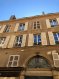 Appartement Location 2 chambres à Metz - 1 150 € c.c. Vous aimez le charme de l'ancien et le coeur de ville, CET APPARTEMENT est fait pour vous :
Découvrez ce spacieux APPARTEMENT F4 de 134 m2 au 1er immeuble d'une petite copropriété.
Il se compose d'une entrée avec placard, 2 chambres, salon et séjour avec cheminée décorative et parquet, cuisine équipée et intégrée séparée, une salle de bains et wc séparé. Chauffage individuel gaz
PLACE DE PARKING DANS LA COUR DE L